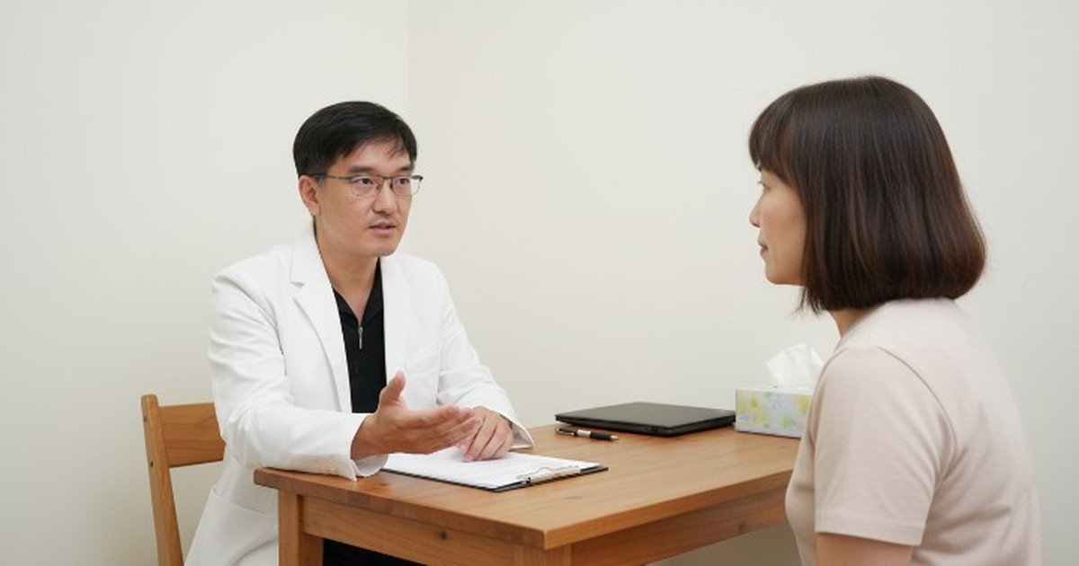 脂肪肝改善策略的示意圖,顯示健康飲食與運動的重要性