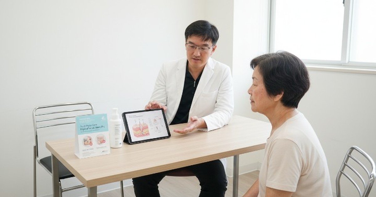 醫美術後保養重點解說,展示醫師與患者進行術後諮詢的場景